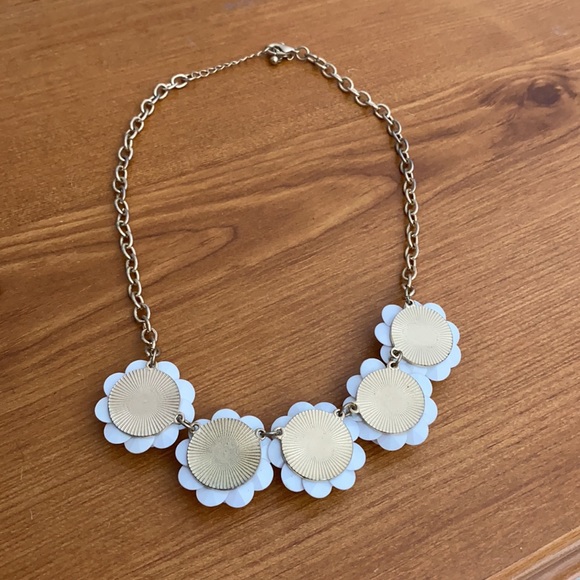 Flower necklace. - Picture 2 of 2
